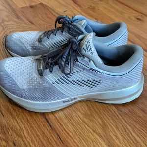 Brooks Levitate running shoes